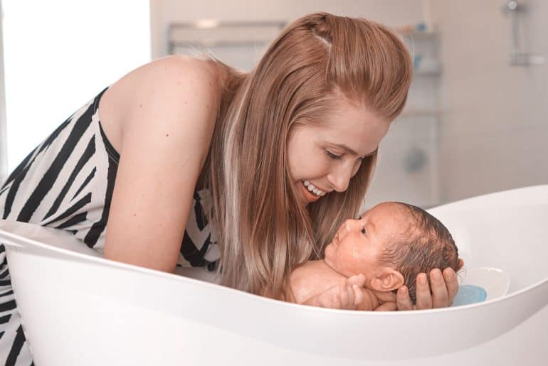 All About Baby Bathing 10 Tips For New Moms Of Girls Can T Miss Baby Bath Moments