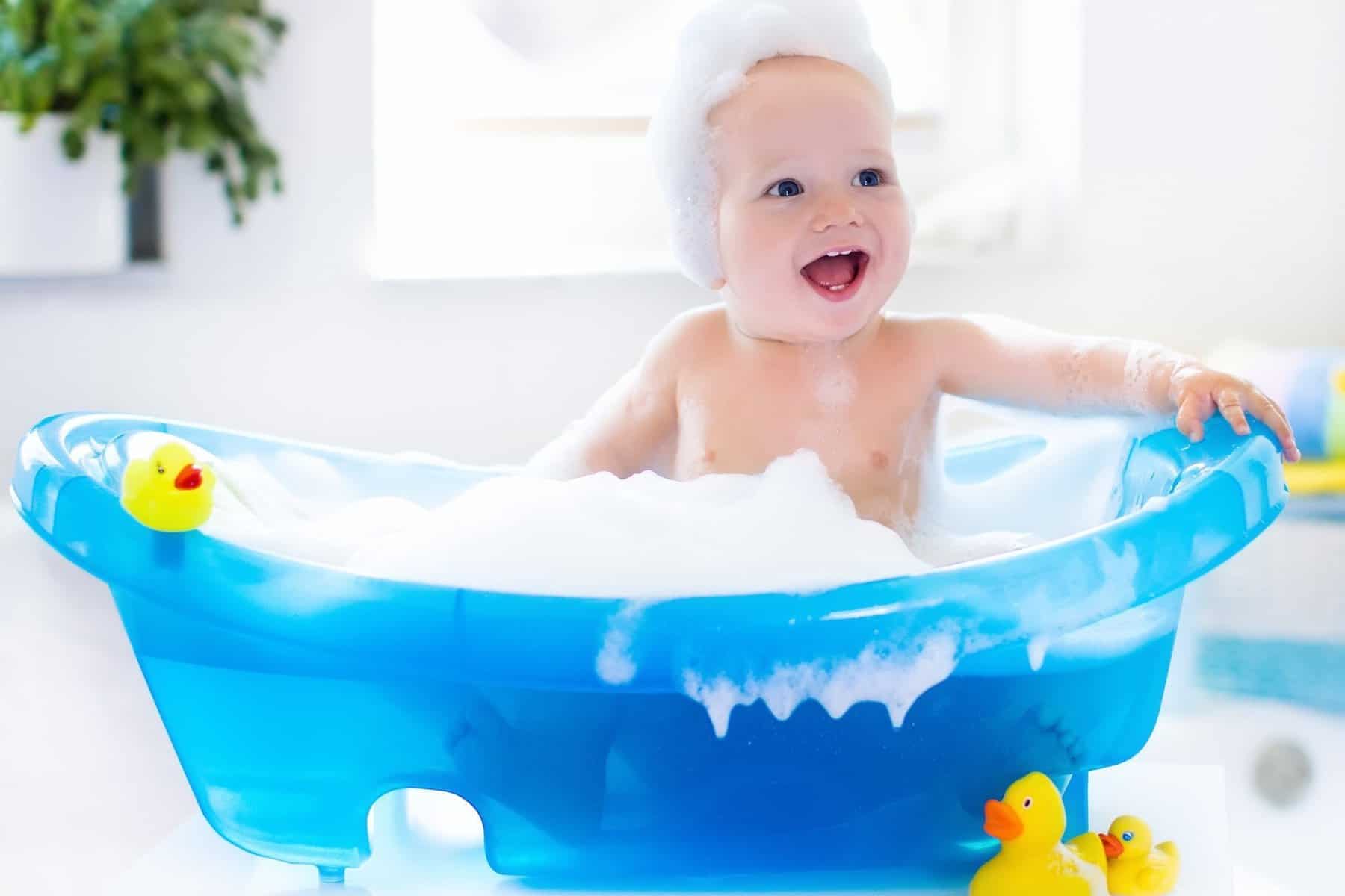 How To Give Baby A Bath Without Bathtub / 18 Best Baby Bath Tubs Seats ...