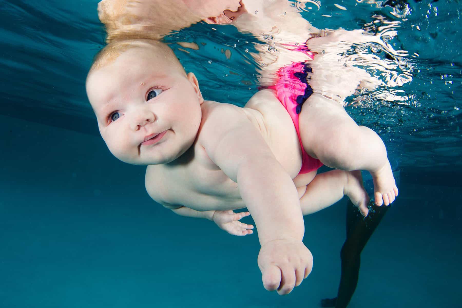 Baby Care Games: Baby Swimming Underwater.