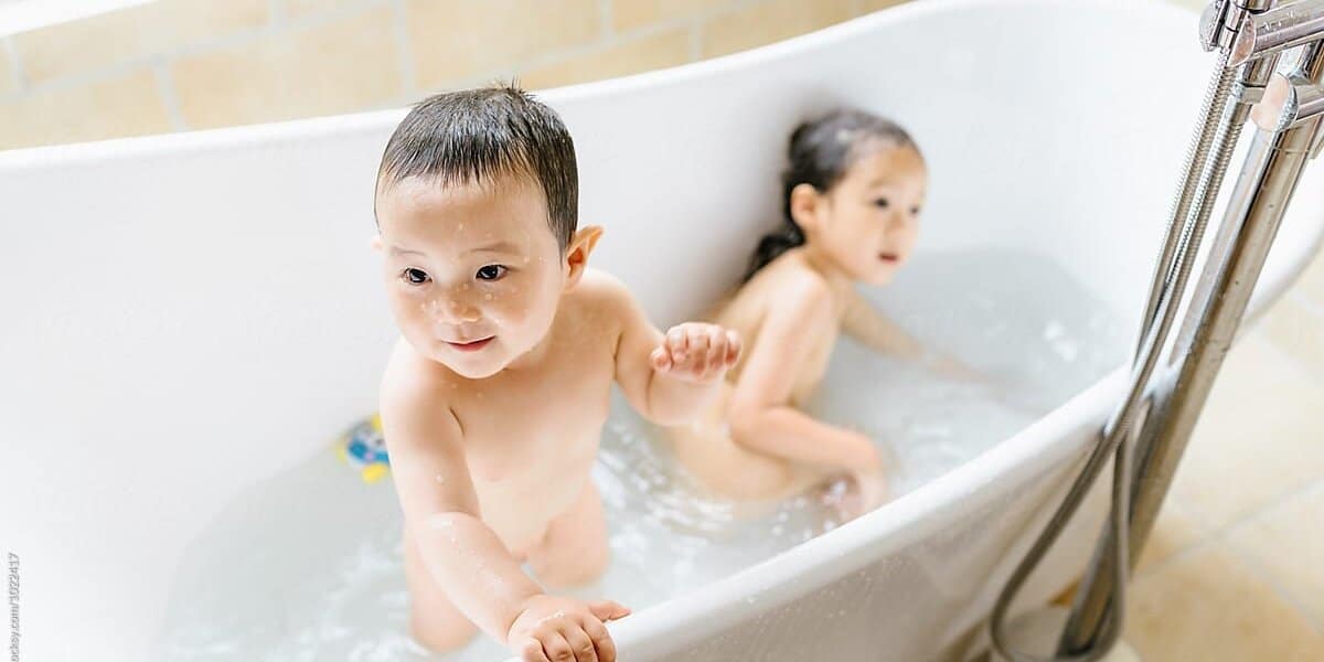 Bath Time Games To Play With Your 5 Year Old While Parenting In The Time Of Covid 19 Baby Bath Moments