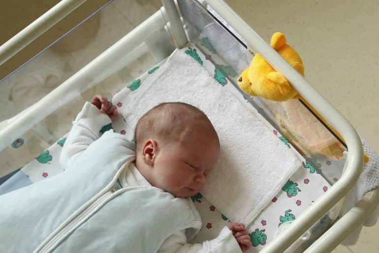 00-Newborn Care Mom Of Two Gives Birth At Home (1)