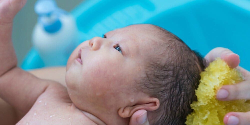 How often should i give my newborn a sponge bath Bathing A Newborn Guide To All Baby Bath Types Baby Bath Moments