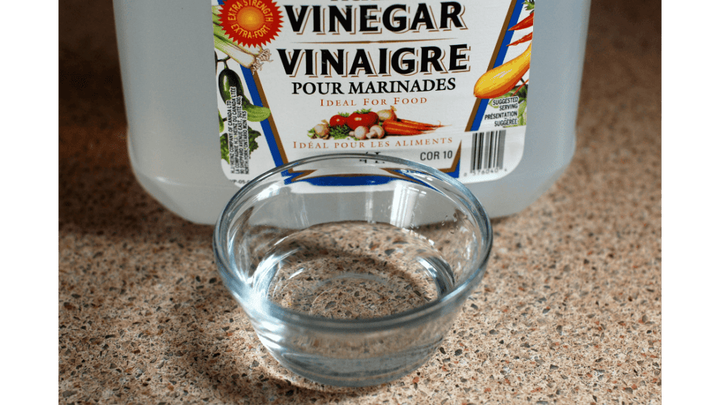 Vinegar in bowl